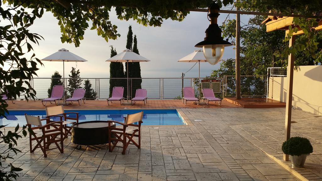 Amalia Apartments Exanthia الغرفة الصورة