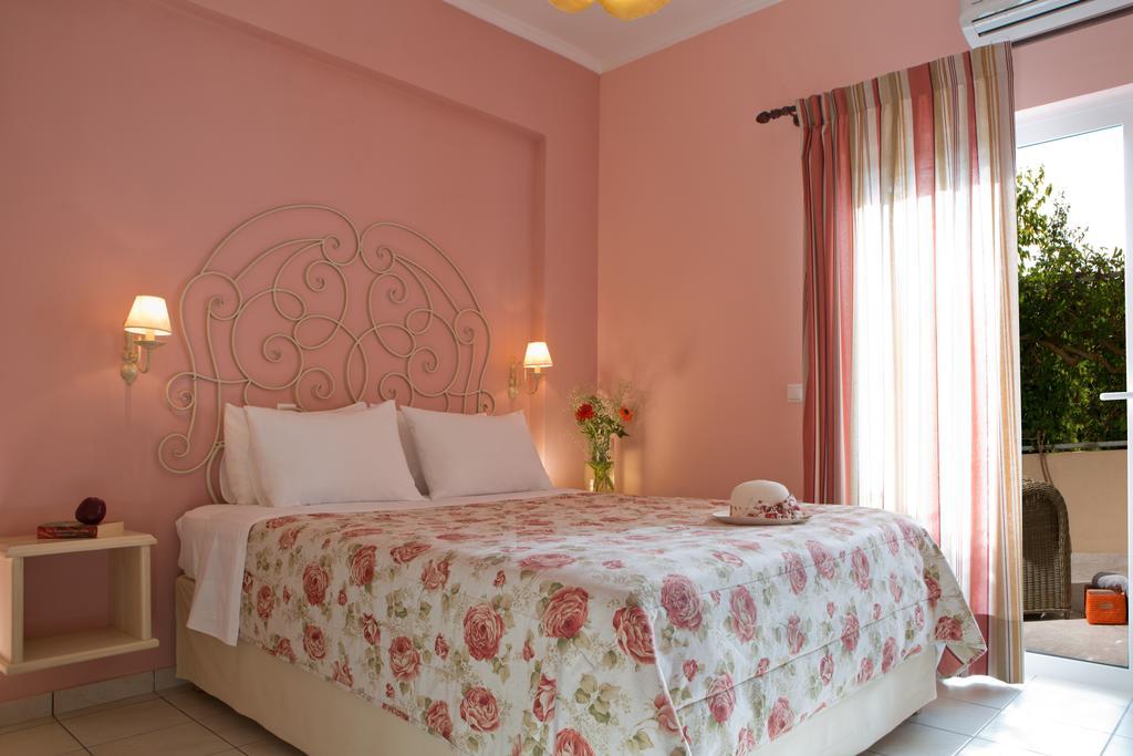 Amalia Apartments Exanthia الغرفة الصورة