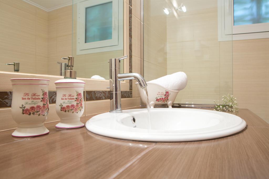 Amalia Apartments Exanthia الغرفة الصورة