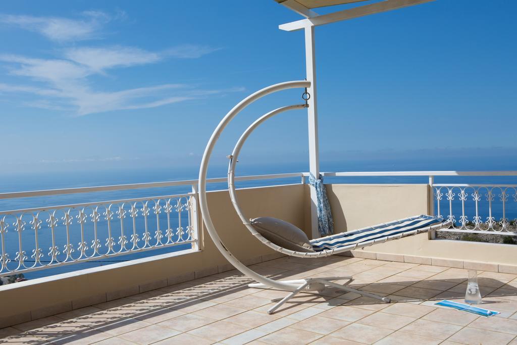 Amalia Apartments Exanthia الغرفة الصورة