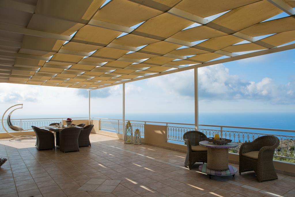 Amalia Apartments Exanthia الغرفة الصورة