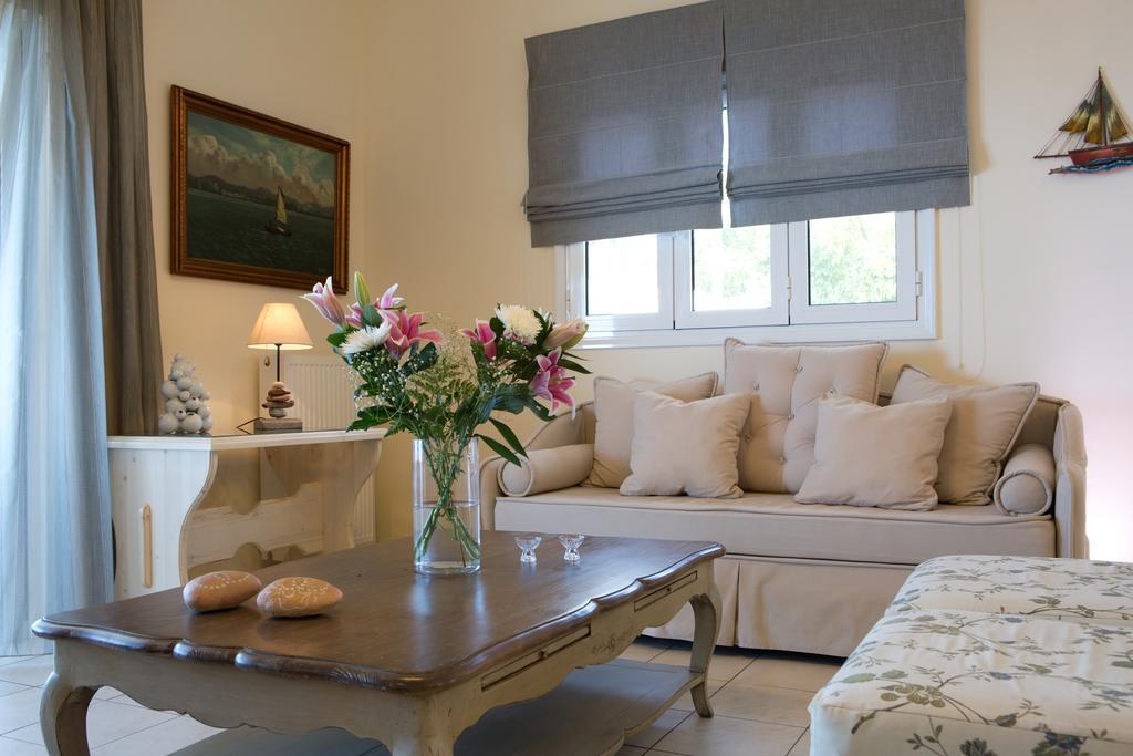 Amalia Apartments Exanthia الغرفة الصورة